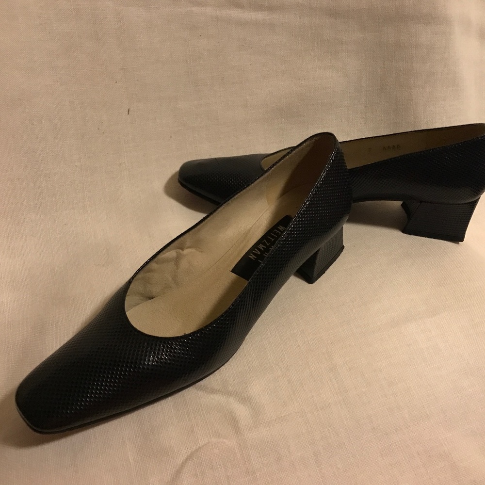 Vintage Navy Chex calf low heel shoe, size7 AAAA, Stuart Weitzman